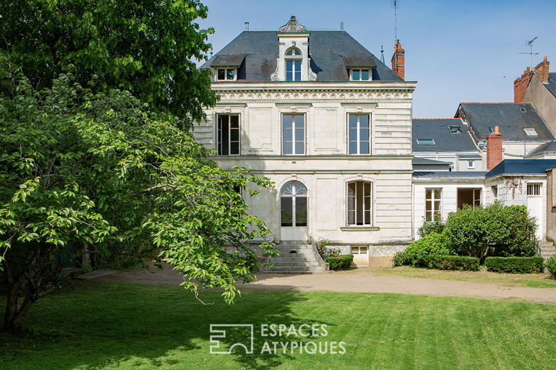 Maison - 323 m² - 12 pièces