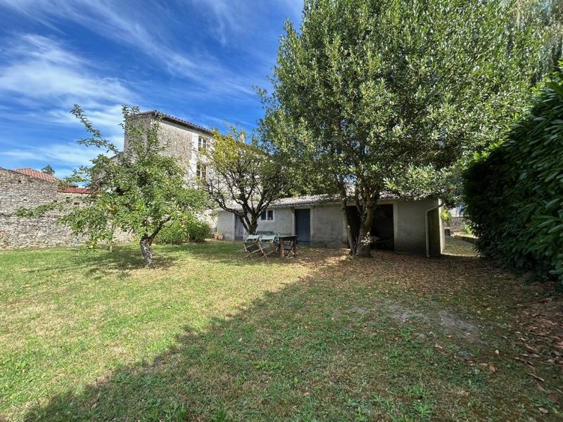 Maison - 204 m² - 9 pièces