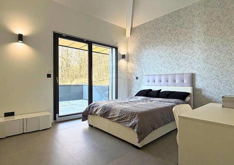 Villa - 232 m² - 6 pièces