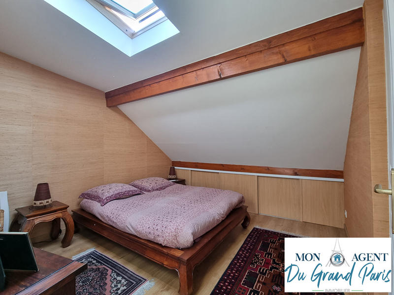 Maison - 280 m² - 9 pièces