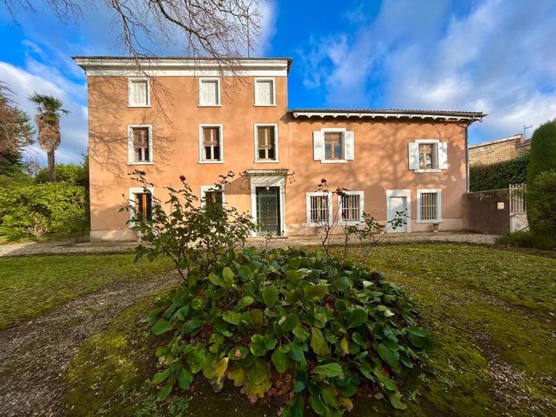 Maison de maîtres - 250 m² - 8 pièces
