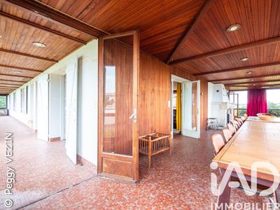 Maison - 235 m² - 10 pièces