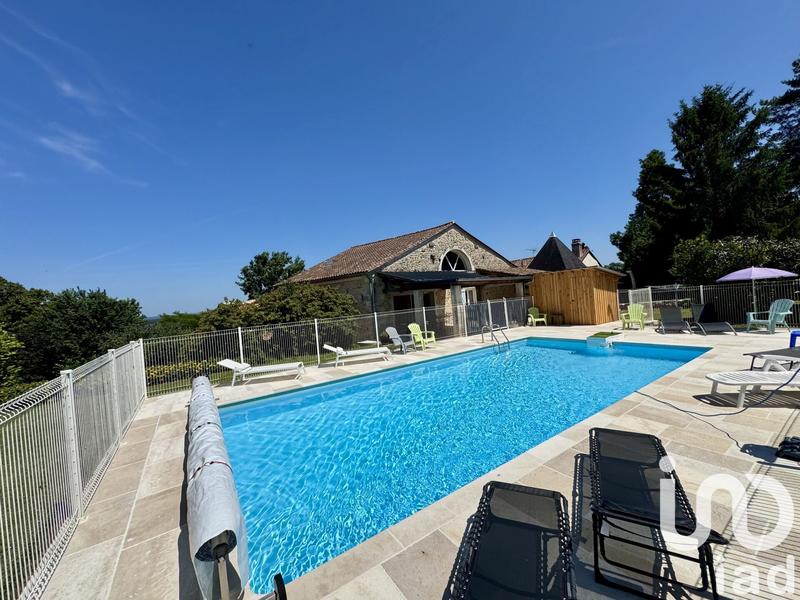 Maison - 360 m² - 19 pièces