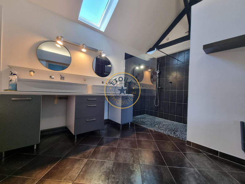 Maison - 209 m² - 6 pièces