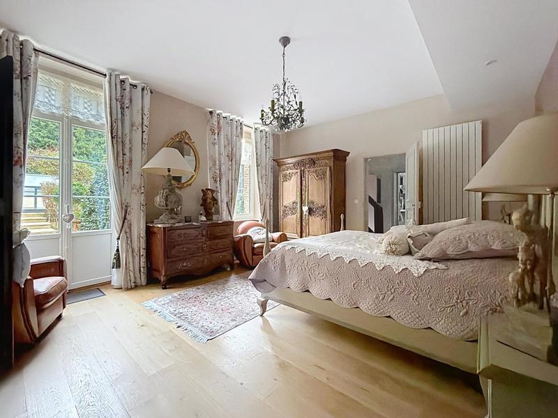 Maison de maîtres - 300 m² - 8 pièces