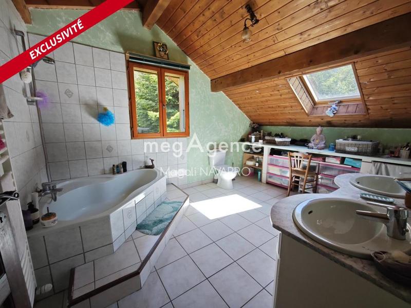 Maison - 247 m² - 7 pièces
