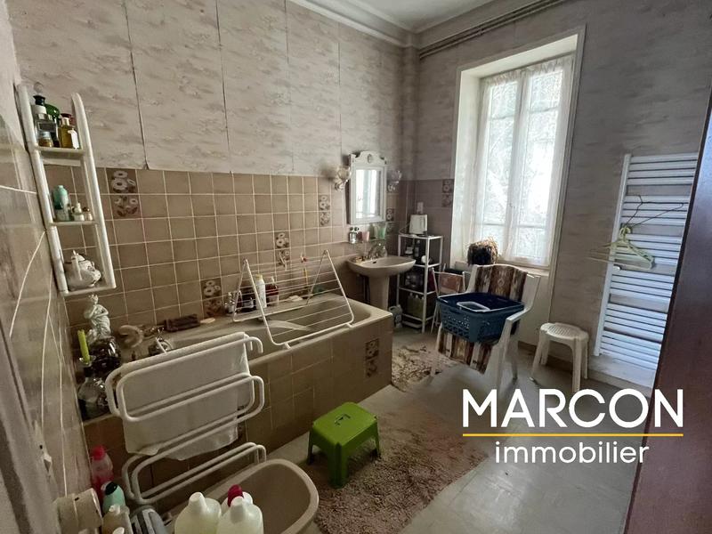 Maison - 260 m² - 15 pièces