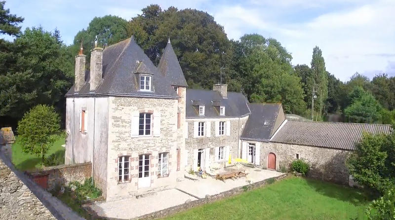 Demeure - 300 m² - 9 pièces