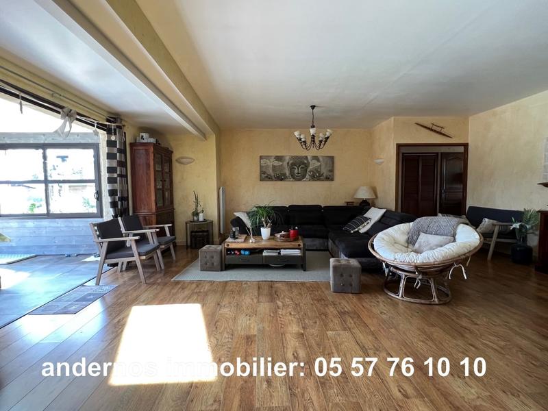 Maison traditionnelle - 166 m² - 6 pièces