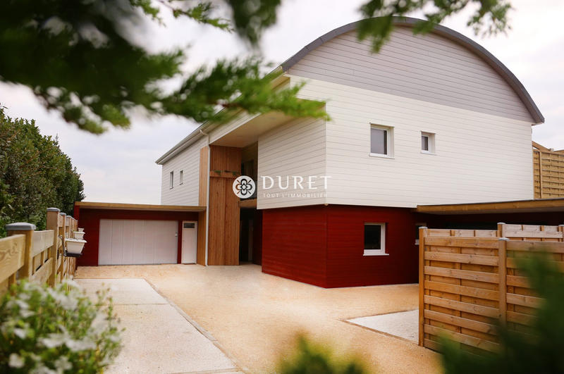 Maison - 300 m² - 16 pièces