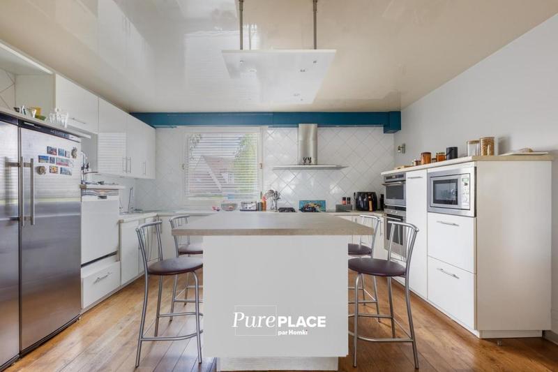 Maison - 250 m² - 8 pièces