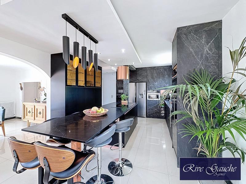 Maison - 267 m² - 7 pièces