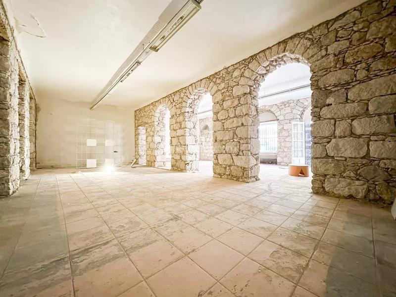 Bureau - 168 m² - 1 pièce