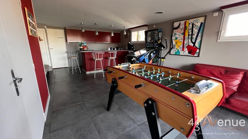 Maison - 263 m² - 9 pièces