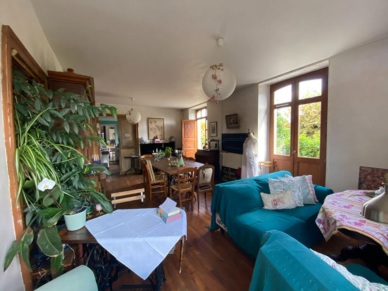 Maison - 260 m² - 9 pièces