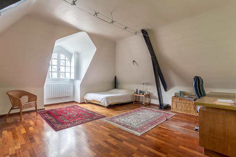 Villa - 263 m² - 9 pièces