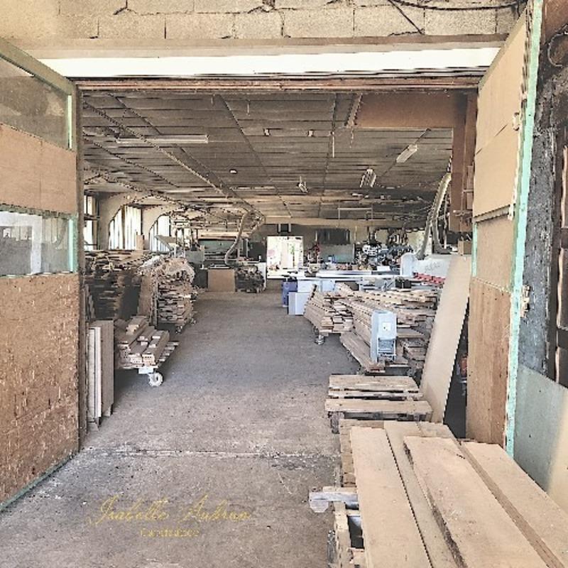 Local artisanal - 1 300 m²