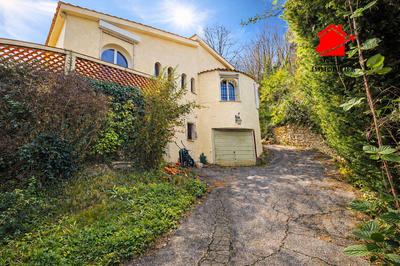 Maison - 207 m² - 5 pièces