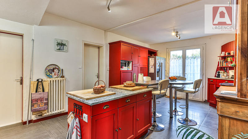 Maison - 346 m² - 8 pièces