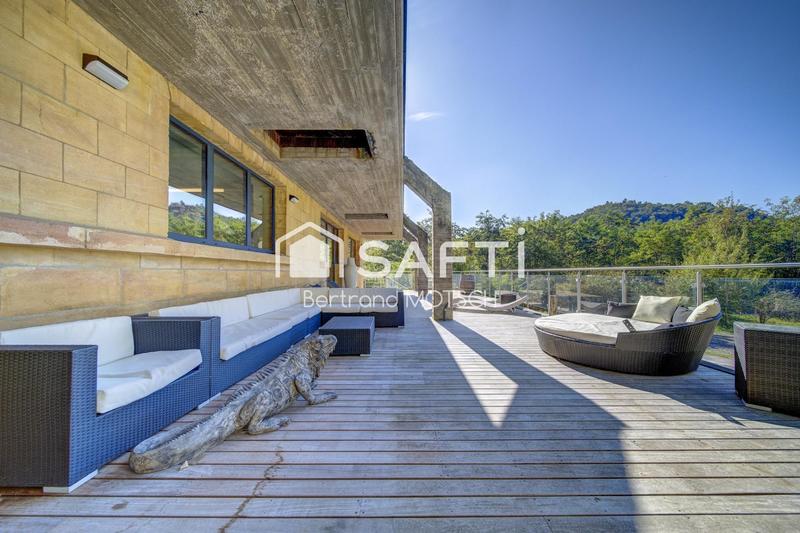 Appartement - 190 m² - 6 pièces