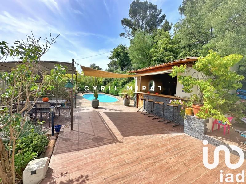 Maison - 227 m² - 8 pièces