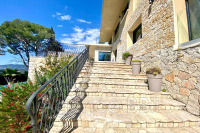 Villa - 372 m² - 8 pièces