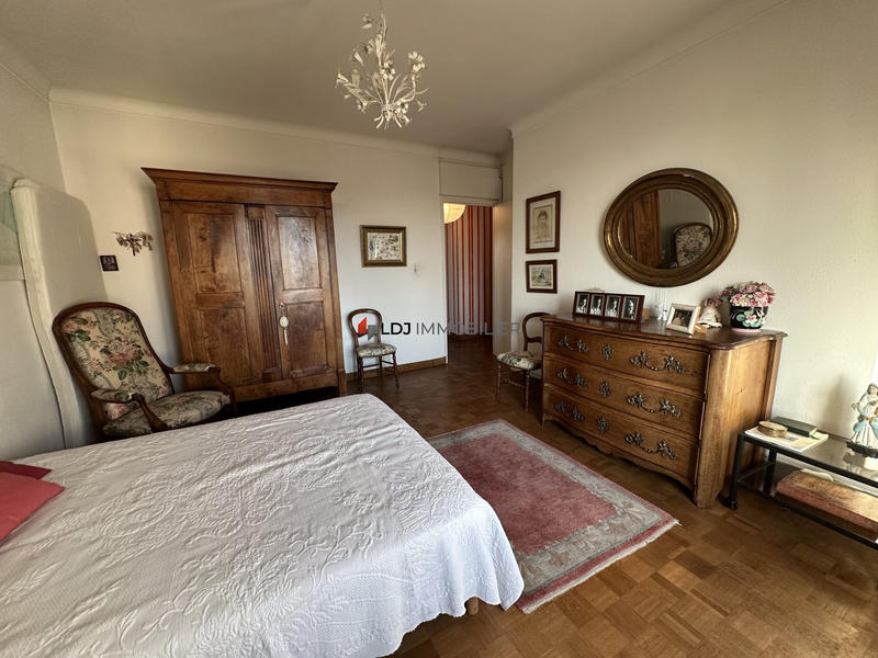 Appartement - 160 m² - 5 pièces