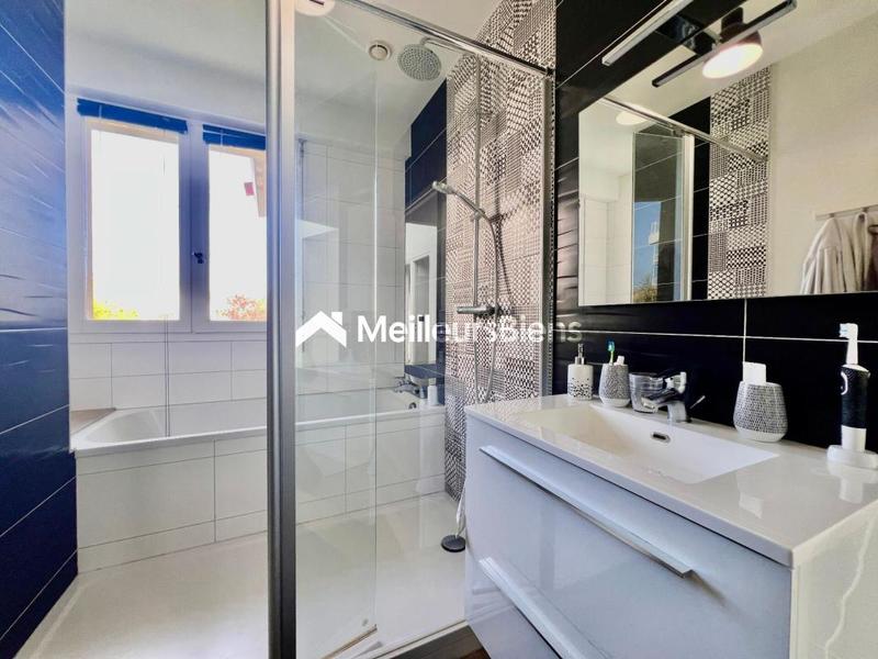 Maison - 168 m² - 8 pièces