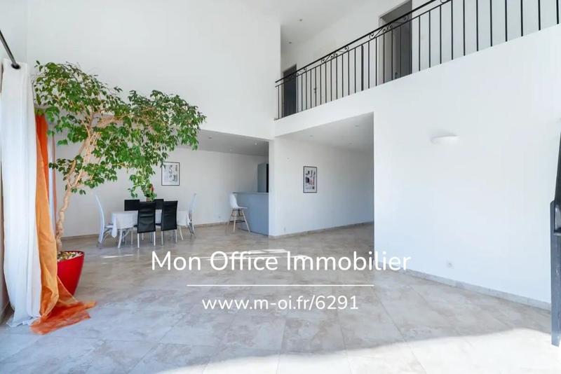 Maison - 220 m² - 6 pièces