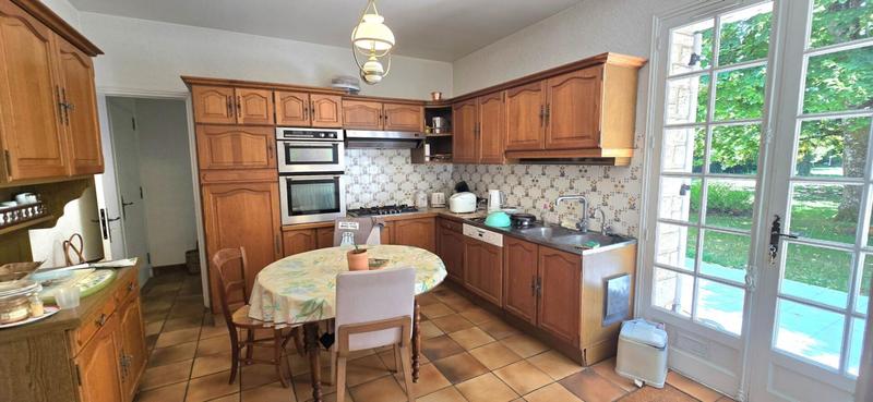 Maison - 280 m² - 11 pièces