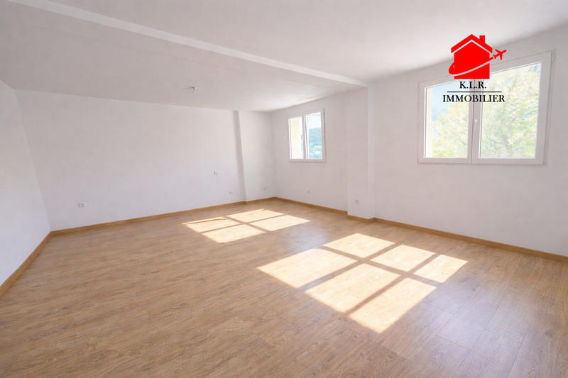 Maison - 177 m² - 5 pièces