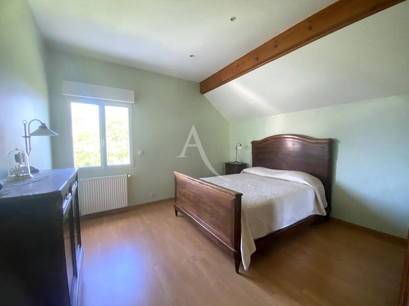 Maison - 214 m² - 8 pièces