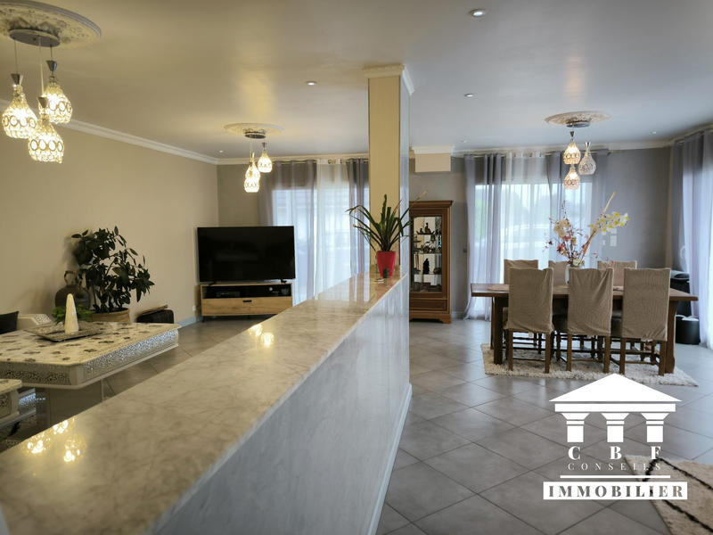 Villa - 225 m² - 8 pièces