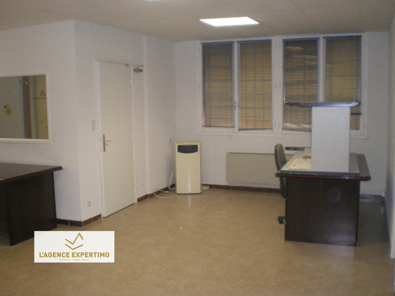 Entrepôt - 1 100 m²