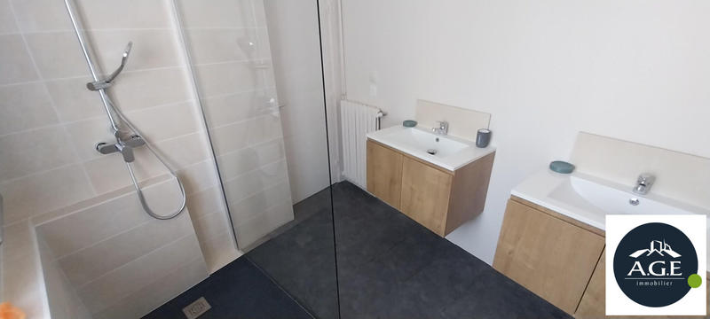 Maison - 194 m² - 10 pièces