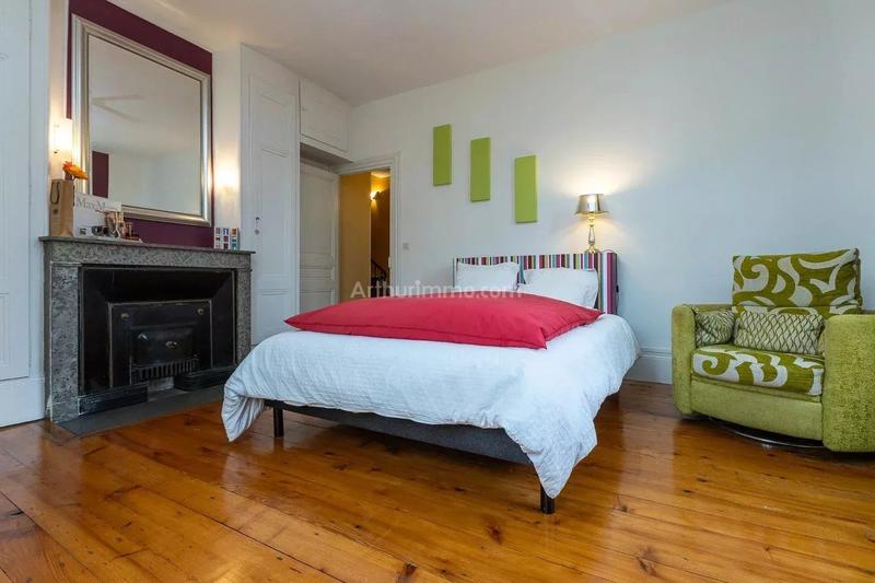 Maison - 241 m² - 10 pièces