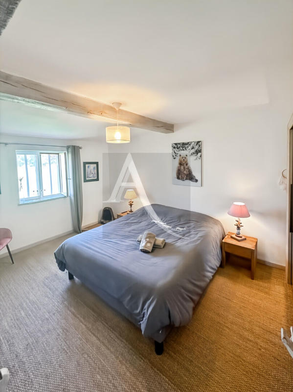 Maison - 250 m² - 8 pièces