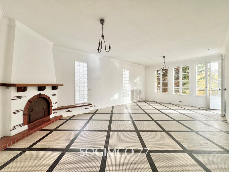 Maison - 171 m² - 8 pièces