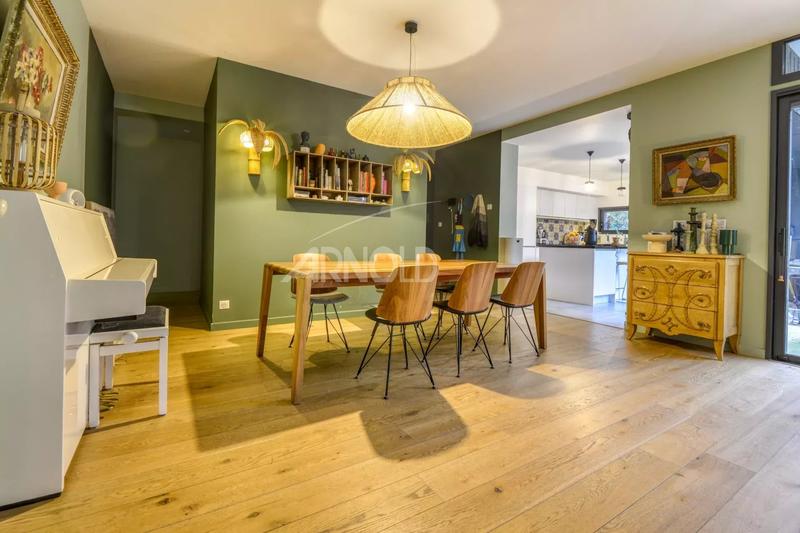 Maison - 180 m² - 8 pièces