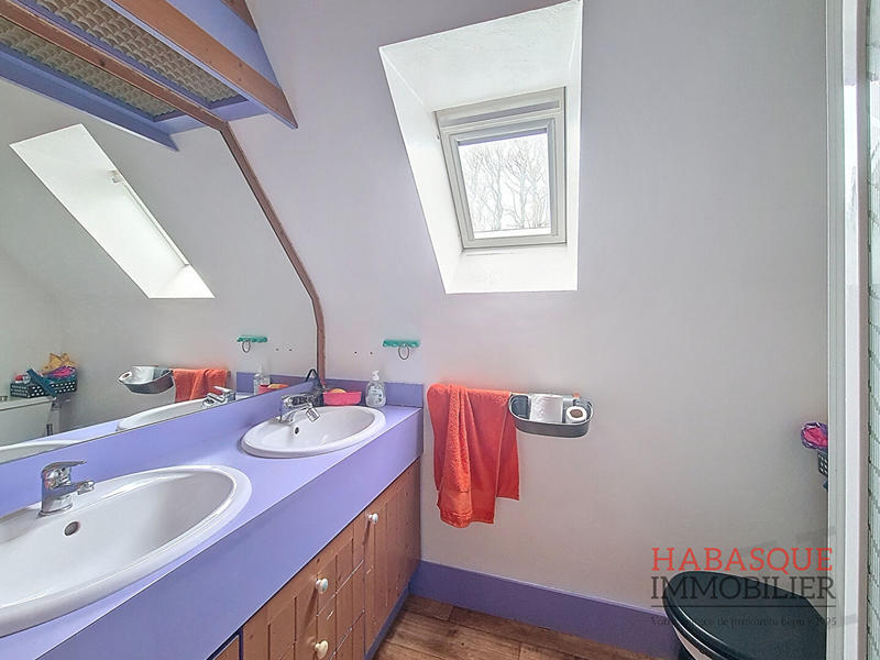 Maison - 101 m² - 8 pièces