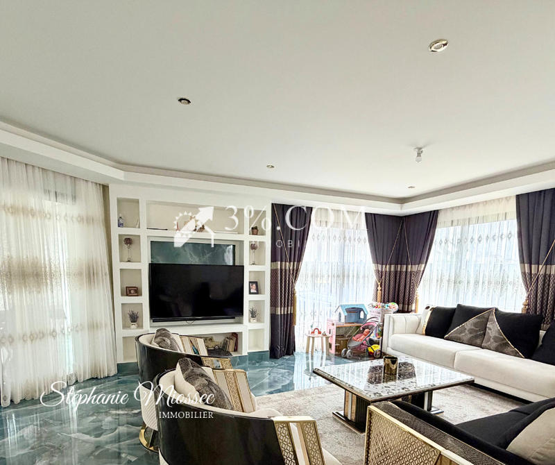 Maison - 180 m² - 7 pièces