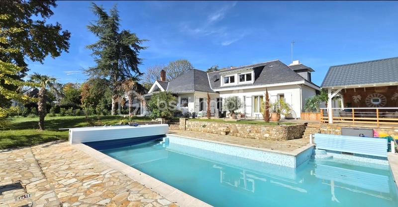 Demeure - 280 m² - 7 pièces