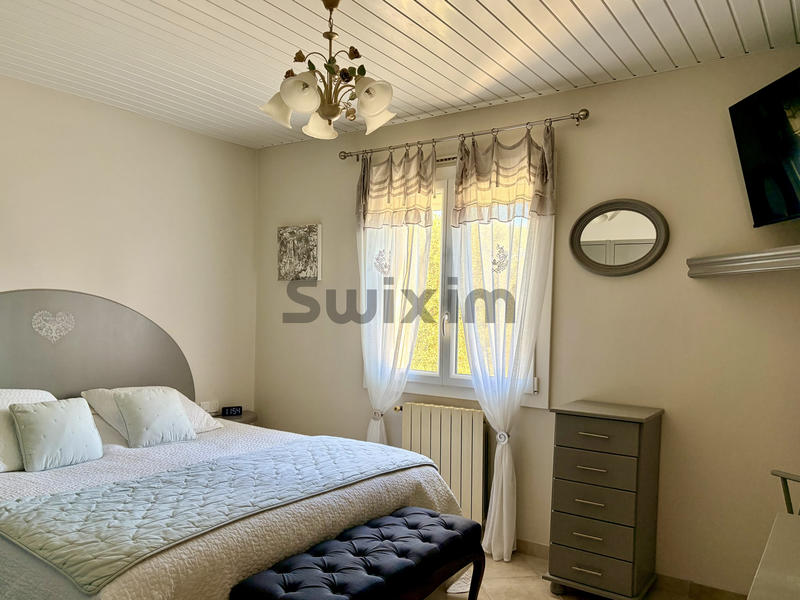 Maison - 249 m² - 8 pièces