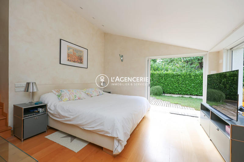 Maison - 260 m² - 10 pièces