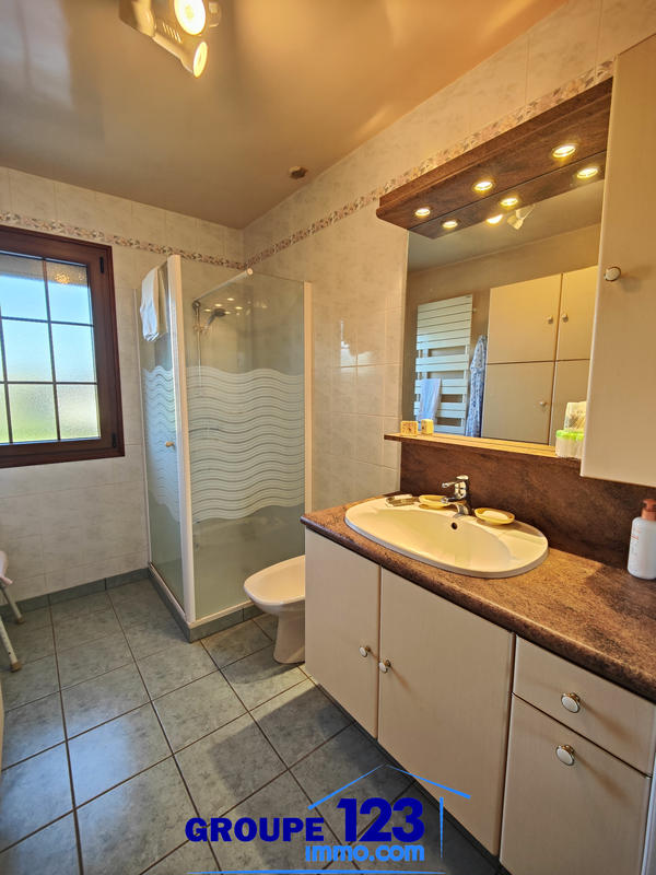 Maison - 182 m² - 9 pièces