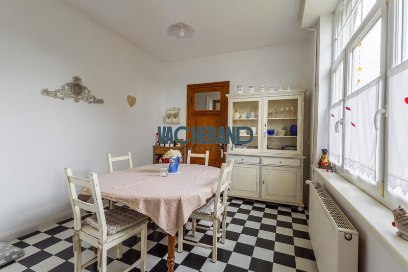 Maison - 250 m² - 12 pièces