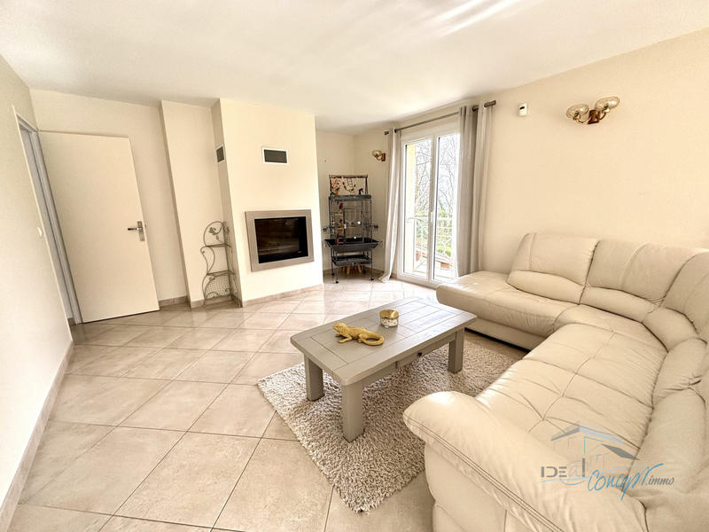 Maison - 252 m² - 8 pièces