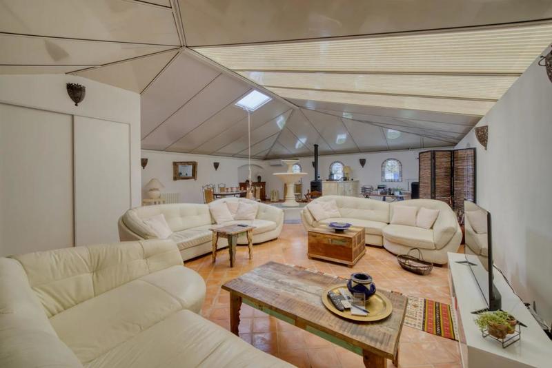 Maison - 307 m² - 5 pièces