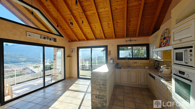 Maison - 166 m² - 8 pièces