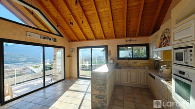 Maison - 166 m² - 8 pièces